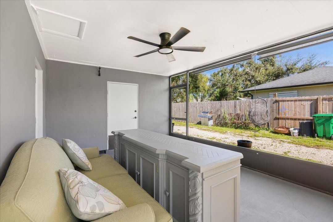 待售: $265,000 (3 贝兹, 1 浴室, 1040 平方英尺)