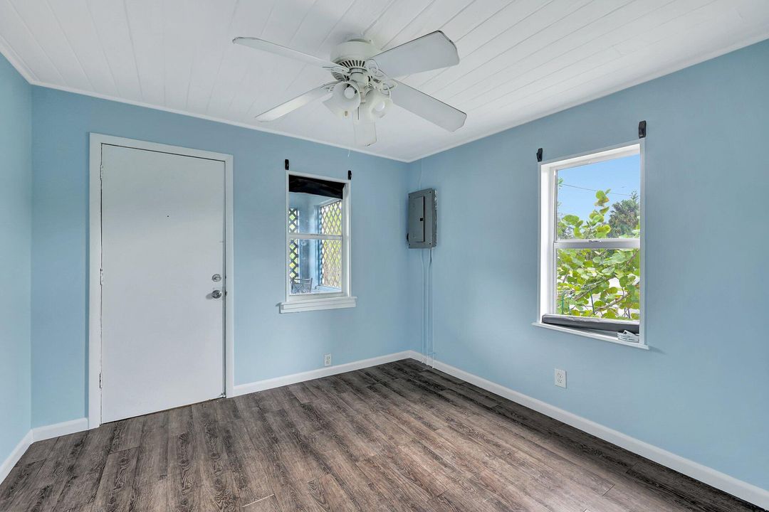 Под контрактом: $1,300 (1 спален, 1 ванн, 640 Квадратных фут)