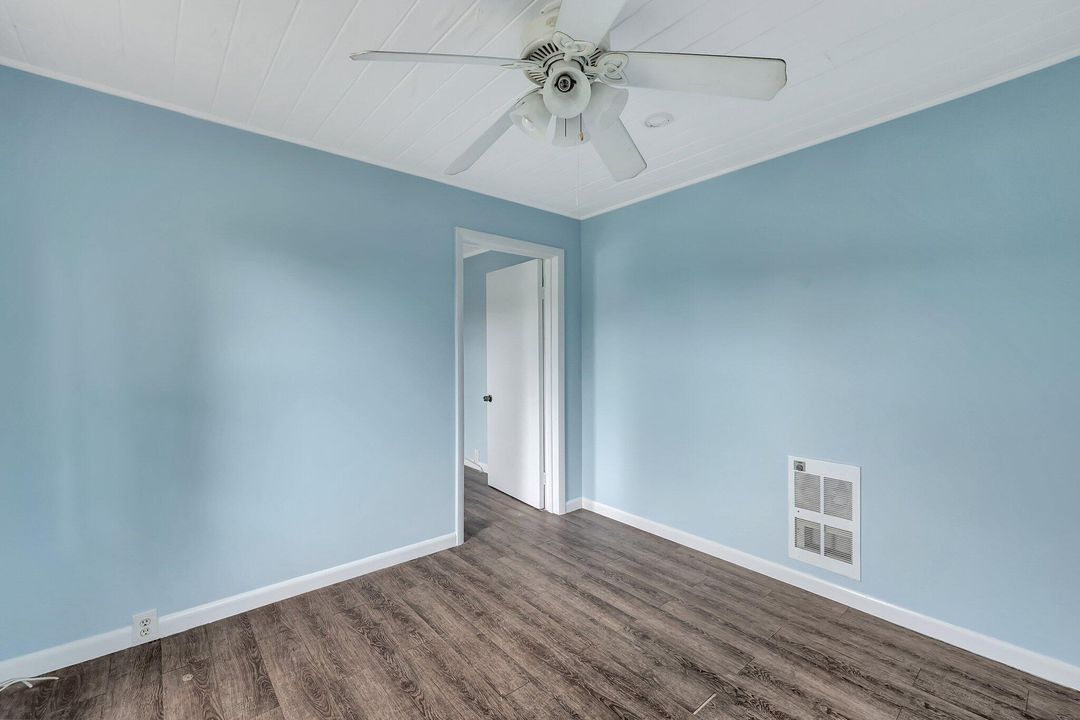 Под контрактом: $1,300 (1 спален, 1 ванн, 640 Квадратных фут)