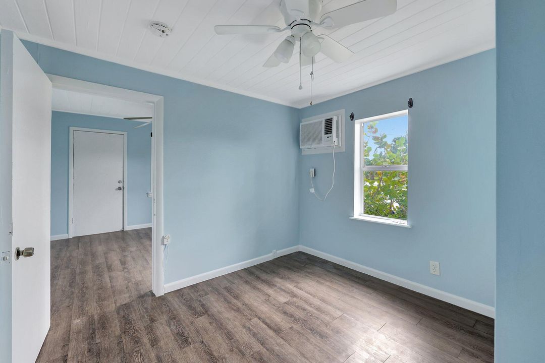 Под контрактом: $1,300 (1 спален, 1 ванн, 640 Квадратных фут)