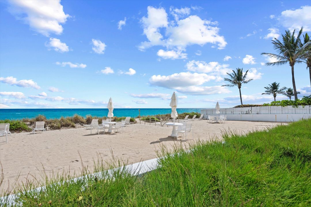 For Sale: $1,800,000 (2 beds, 2 baths, 990 Square Feet)