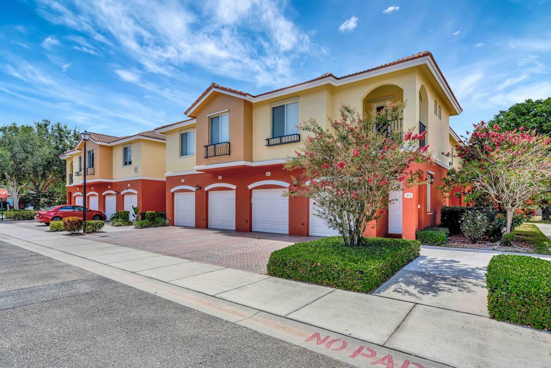 En Venta: $269,000 (3 camas, 2 baños, 1157 Pies cuadrados)