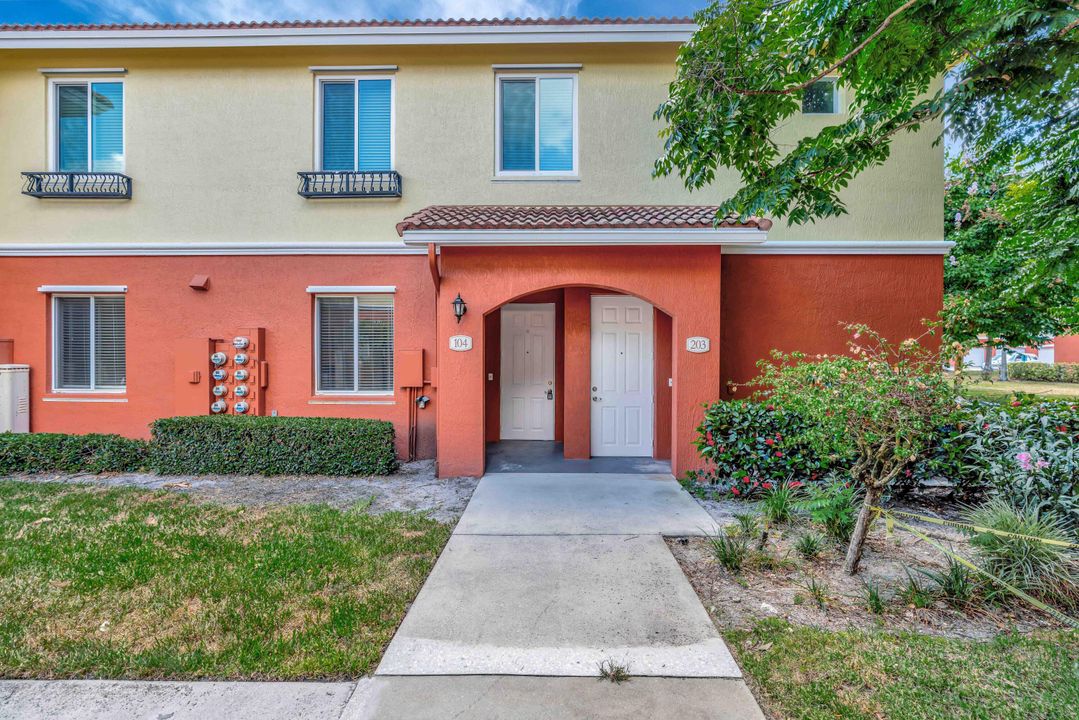 En Venta: $269,000 (3 camas, 2 baños, 1157 Pies cuadrados)