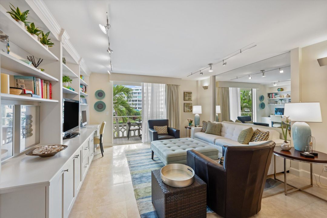 For Sale: $1,800,000 (2 beds, 2 baths, 990 Square Feet)