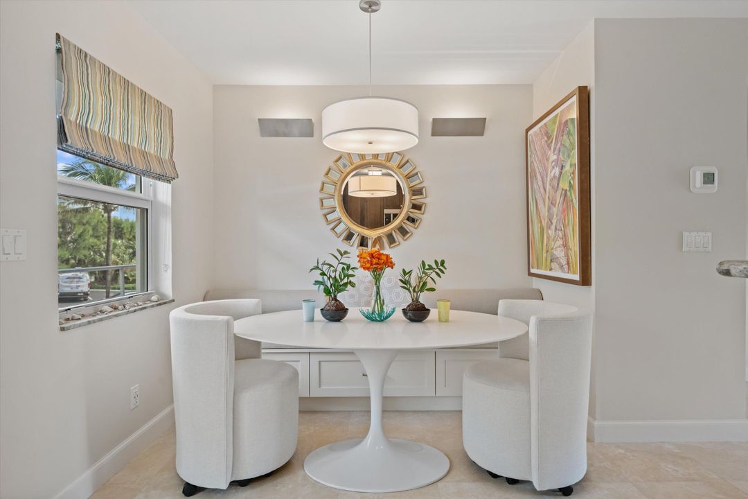 For Sale: $1,800,000 (2 beds, 2 baths, 990 Square Feet)