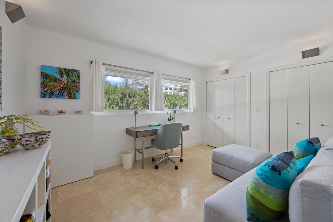 For Sale: $1,800,000 (2 beds, 2 baths, 990 Square Feet)