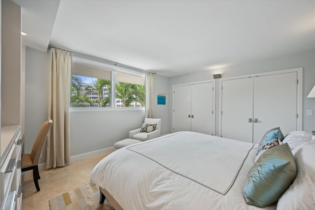 For Sale: $1,800,000 (2 beds, 2 baths, 990 Square Feet)