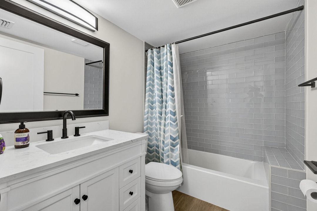 合同活跃: $2,100 (2 贝兹, 2 浴室, 1104 平方英尺)