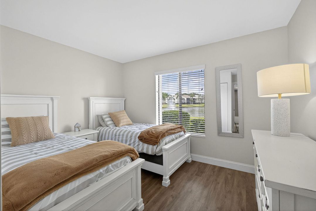 合同活跃: $2,100 (2 贝兹, 2 浴室, 1104 平方英尺)