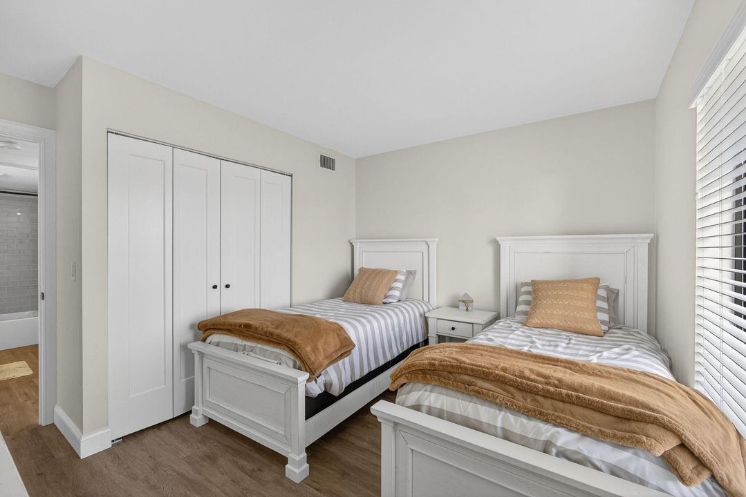 合同活跃: $2,100 (2 贝兹, 2 浴室, 1104 平方英尺)