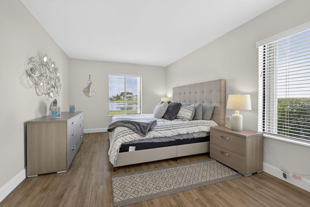 合同活跃: $2,100 (2 贝兹, 2 浴室, 1104 平方英尺)