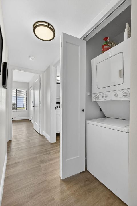 合同活跃: $2,100 (2 贝兹, 2 浴室, 1104 平方英尺)