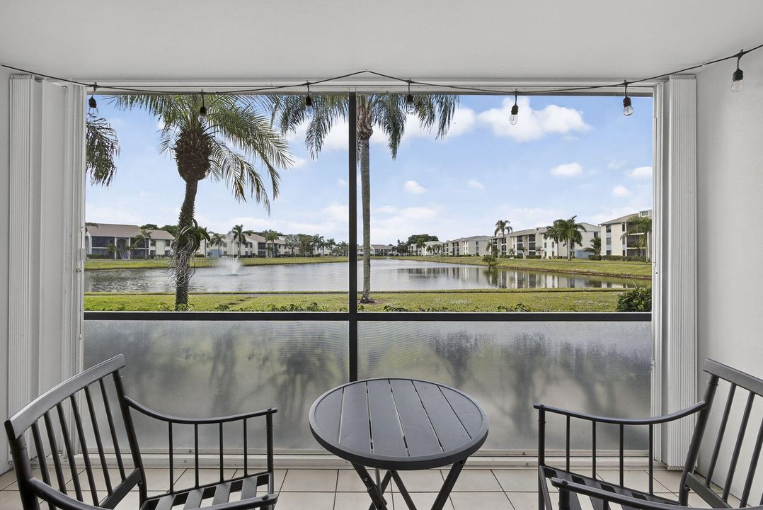 合同活跃: $2,100 (2 贝兹, 2 浴室, 1104 平方英尺)