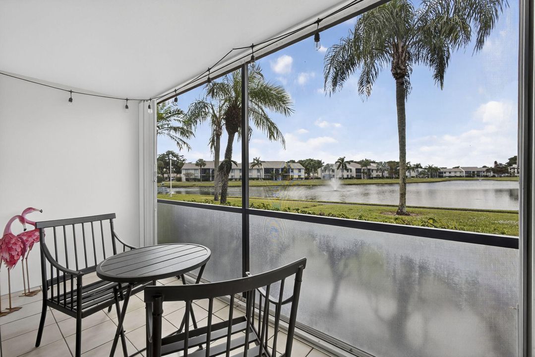 合同活跃: $2,100 (2 贝兹, 2 浴室, 1104 平方英尺)