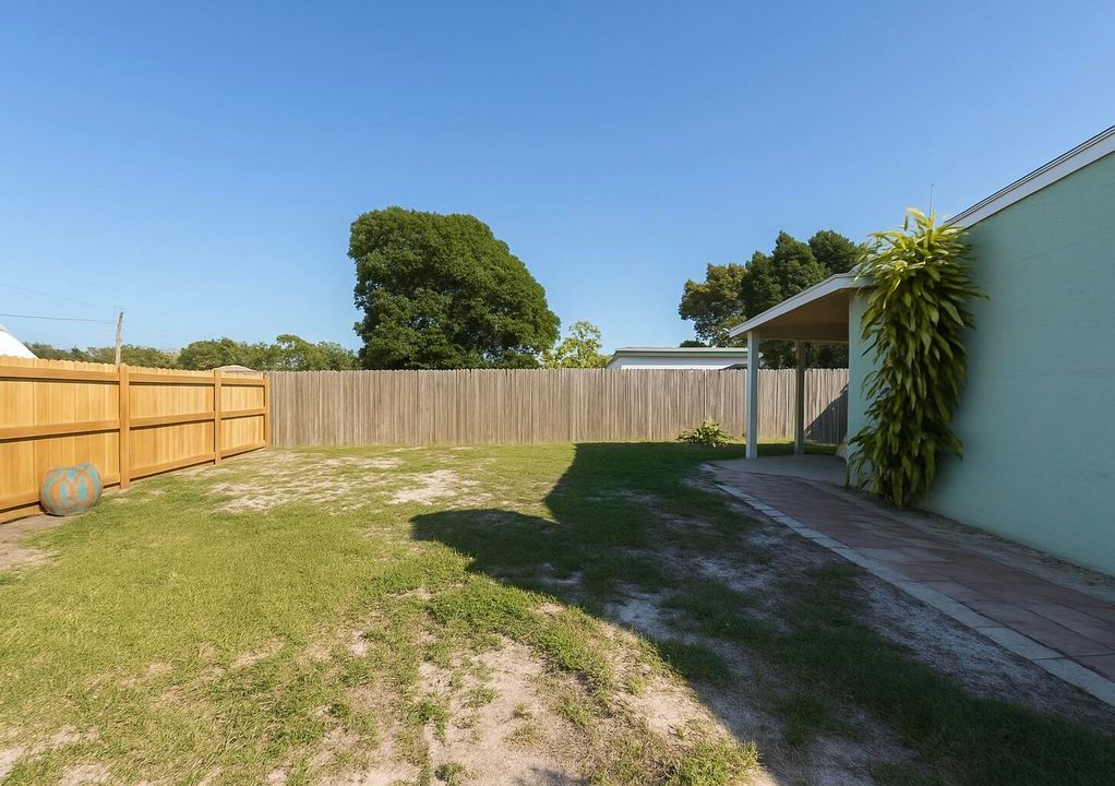 For Rent: $3,200 (3 beds, 1 baths, 936 Square Feet)