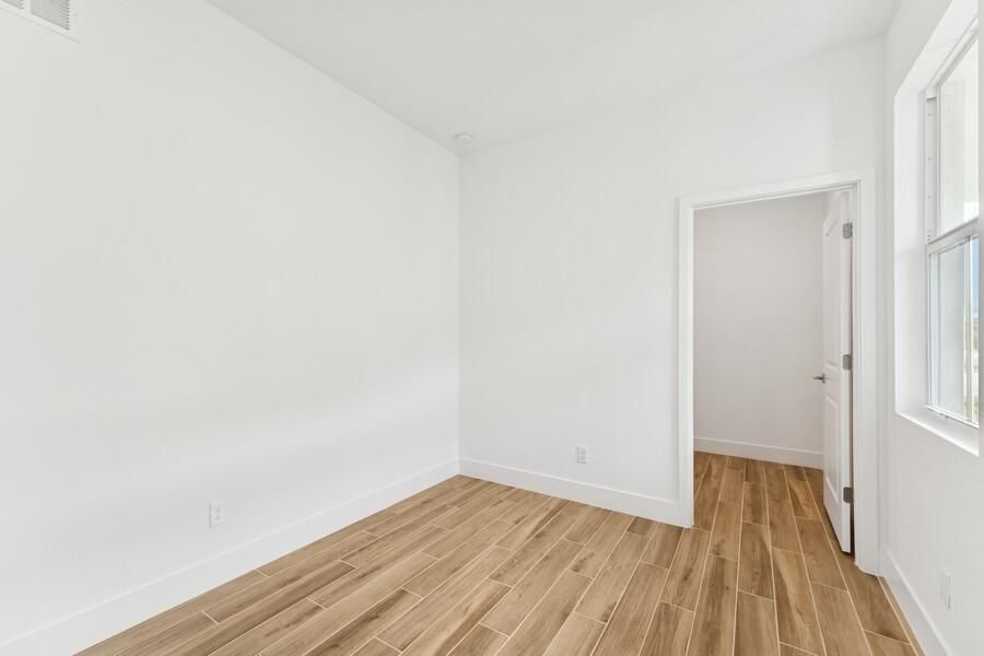 For Sale: $399,995 (2 beds, 2 baths, 1572 Square Feet)