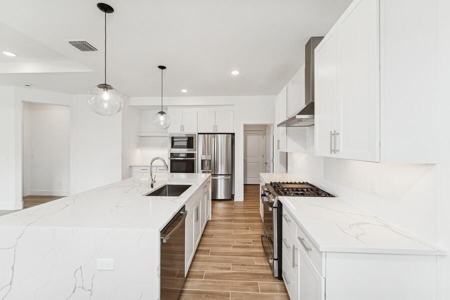 For Sale: $399,995 (2 beds, 2 baths, 1572 Square Feet)