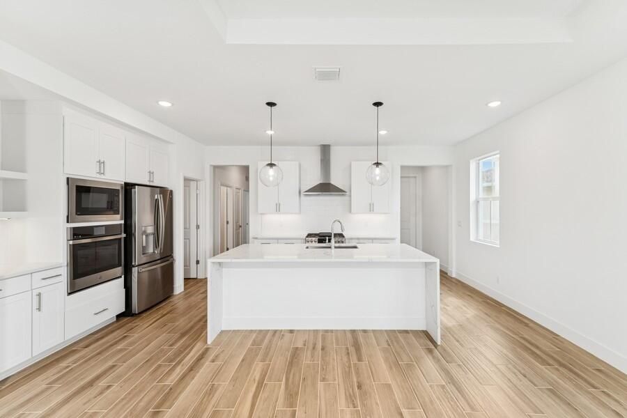 For Sale: $399,995 (2 beds, 2 baths, 1572 Square Feet)