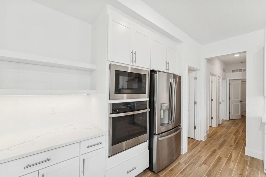 For Sale: $399,995 (2 beds, 2 baths, 1572 Square Feet)
