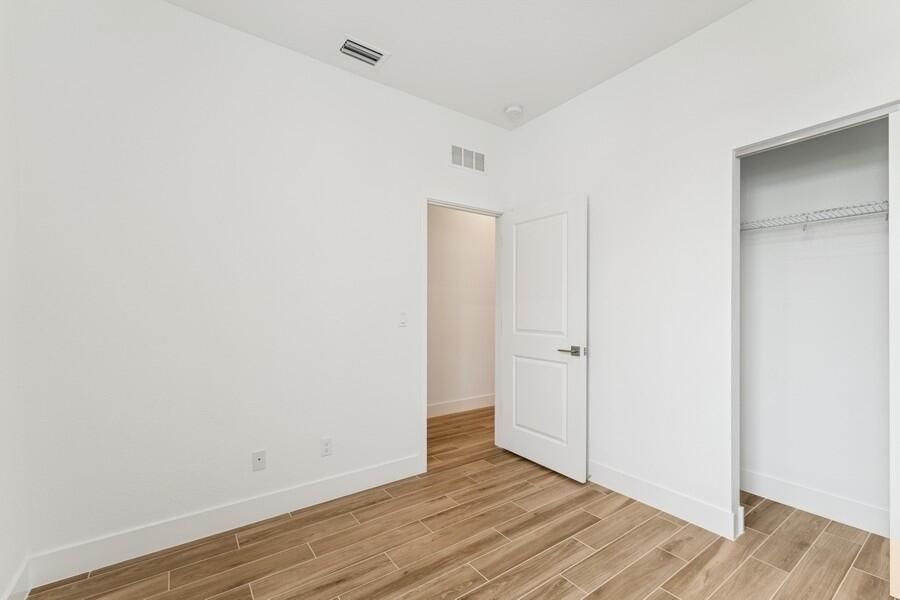 For Sale: $399,995 (2 beds, 2 baths, 1572 Square Feet)