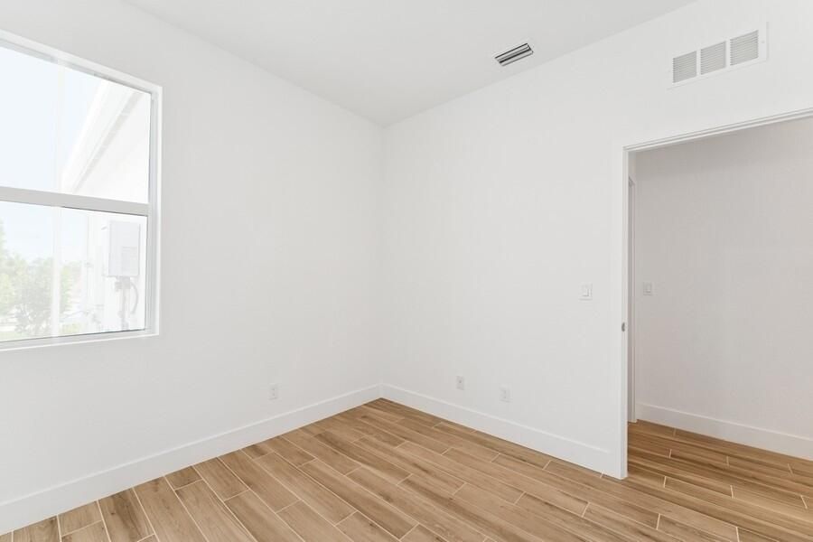 For Sale: $399,995 (2 beds, 2 baths, 1572 Square Feet)