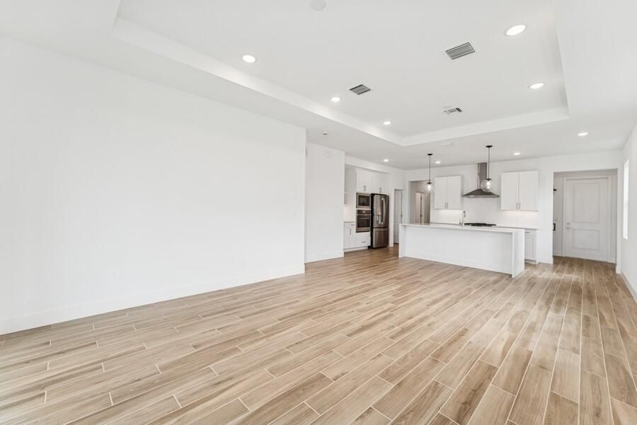 For Sale: $399,995 (2 beds, 2 baths, 1572 Square Feet)