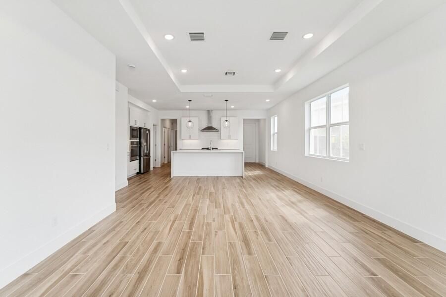 For Sale: $399,995 (2 beds, 2 baths, 1572 Square Feet)