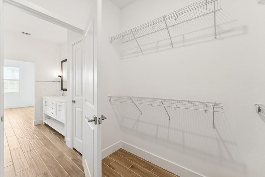 For Sale: $399,995 (2 beds, 2 baths, 1572 Square Feet)