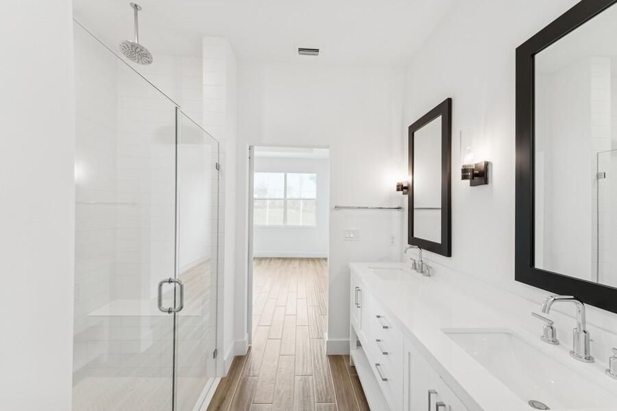 For Sale: $399,995 (2 beds, 2 baths, 1572 Square Feet)