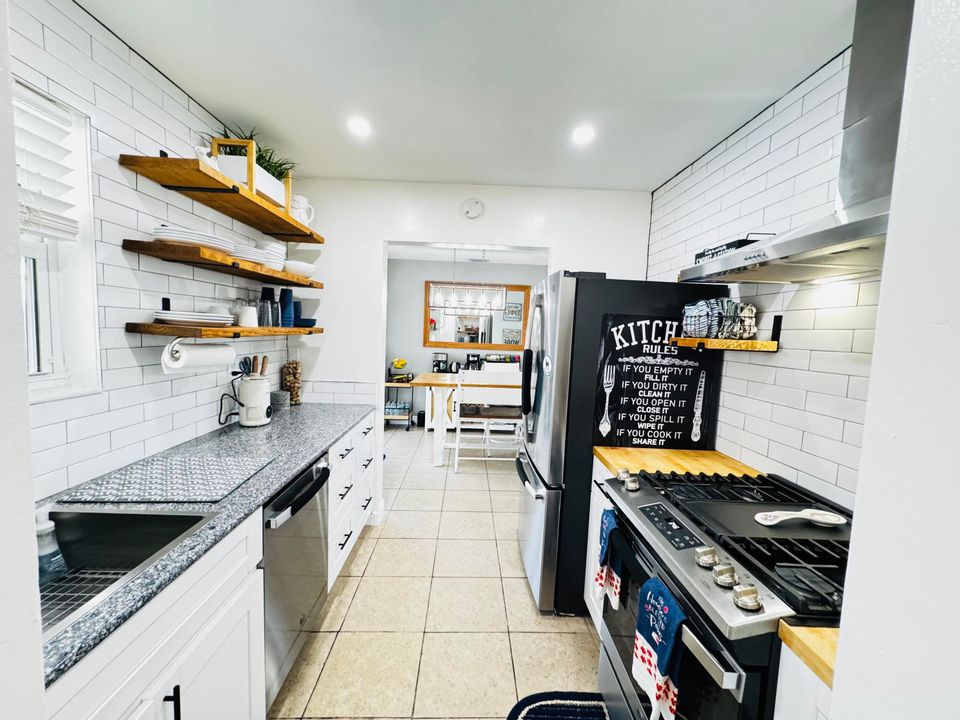 En Venta: $635,000 (3 camas, 2 baños, 1308 Pies cuadrados)