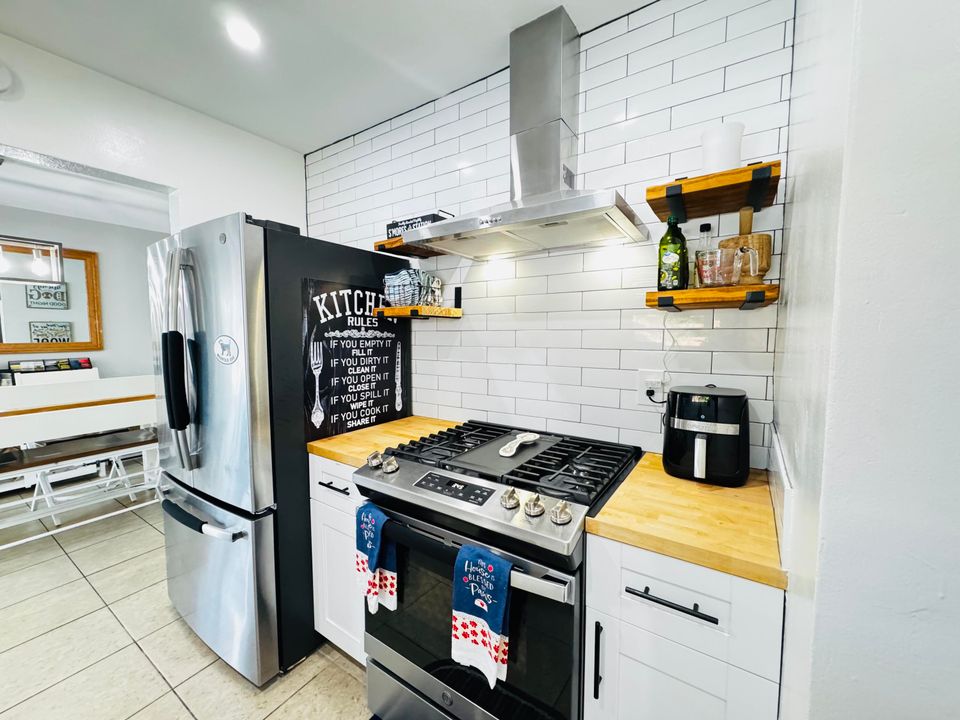 En Venta: $635,000 (3 camas, 2 baños, 1308 Pies cuadrados)