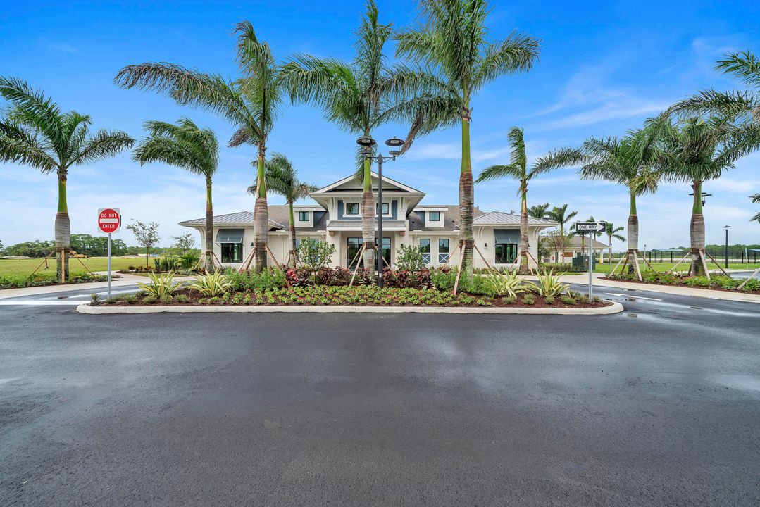 For Sale: $399,995 (2 beds, 2 baths, 1572 Square Feet)