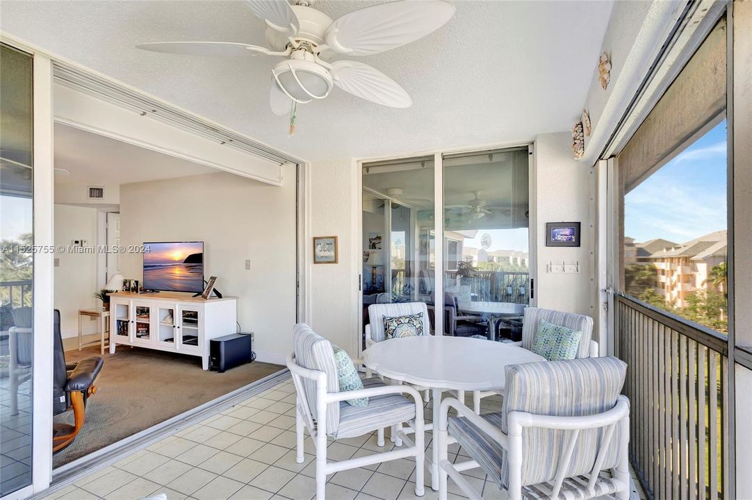 出租: $7,000 (2 贝兹, 2 浴室, 1056 平方英尺)