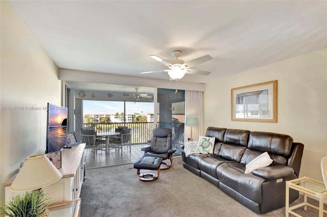 出租: $7,000 (2 贝兹, 2 浴室, 1056 平方英尺)