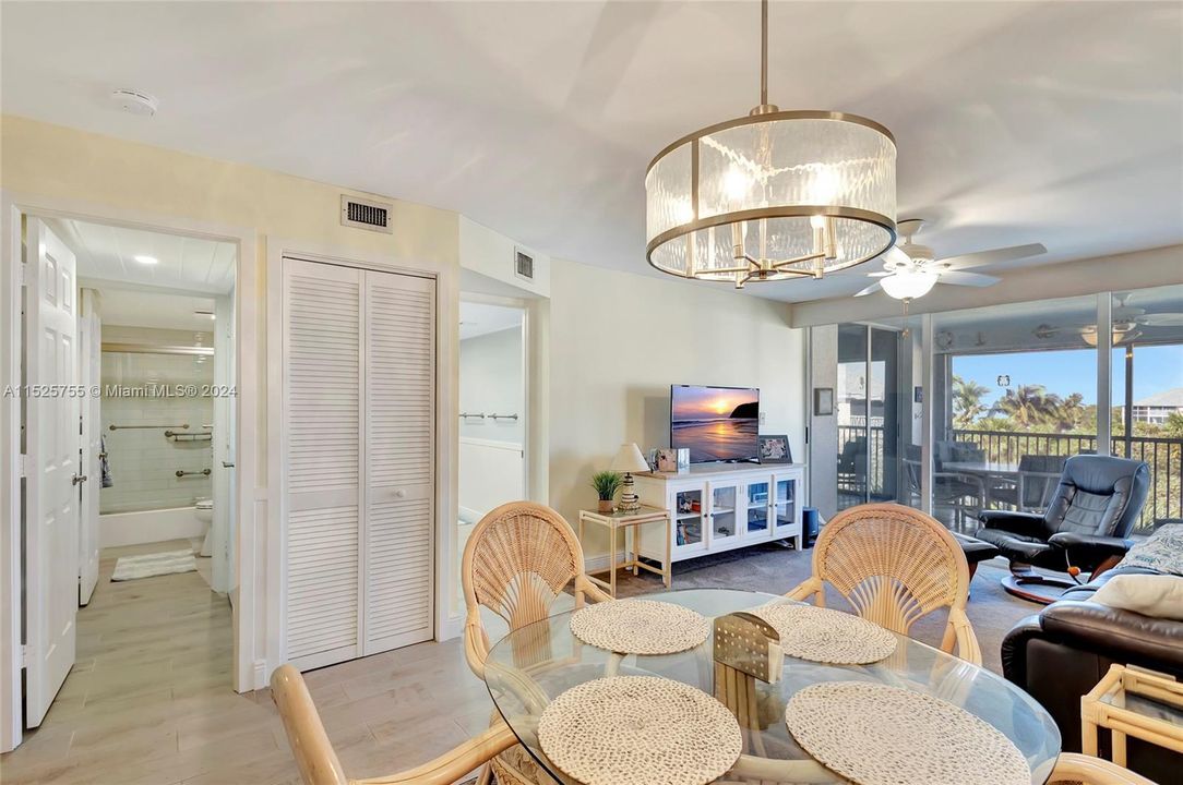 出租: $7,000 (2 贝兹, 2 浴室, 1056 平方英尺)