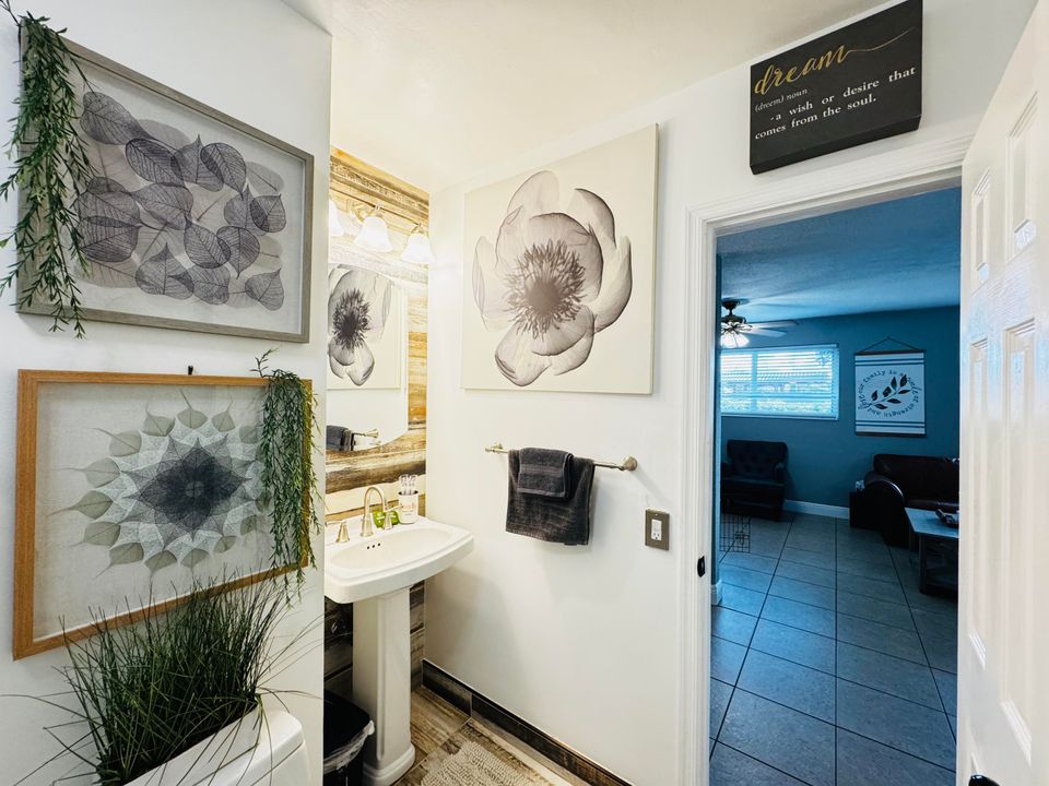 En Venta: $635,000 (3 camas, 2 baños, 1308 Pies cuadrados)