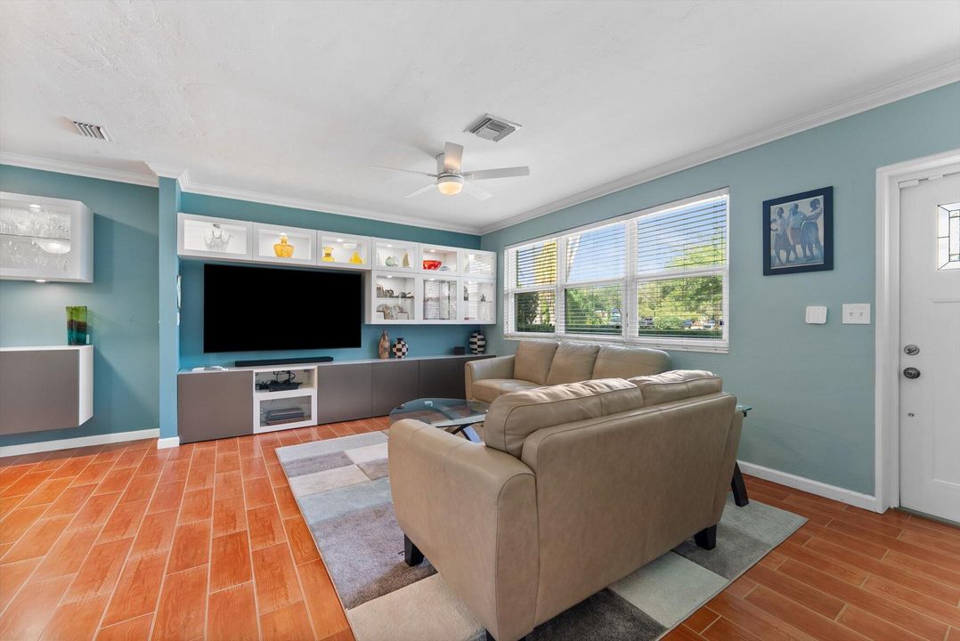 For Sale: $1,089,000 (3 beds, 2 baths, 1705 Square Feet)