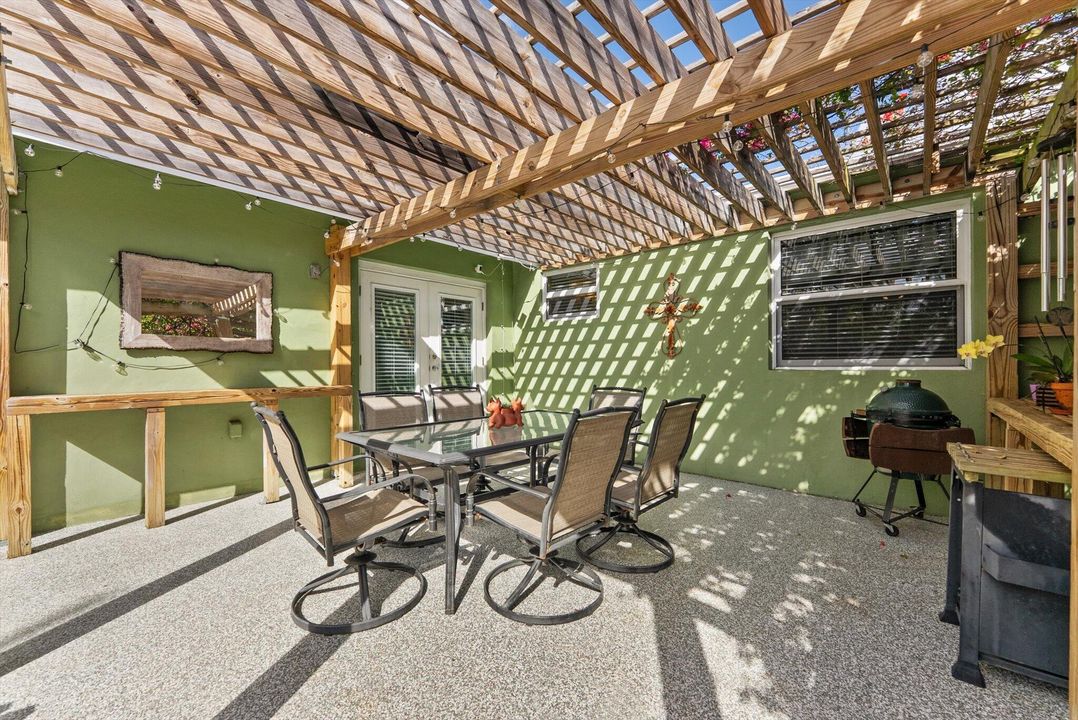 For Sale: $1,089,000 (3 beds, 2 baths, 1705 Square Feet)