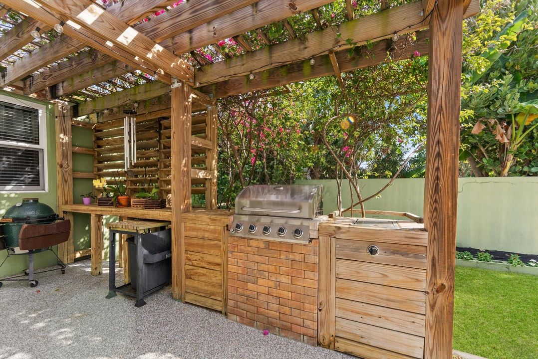 For Sale: $1,089,000 (3 beds, 2 baths, 1705 Square Feet)