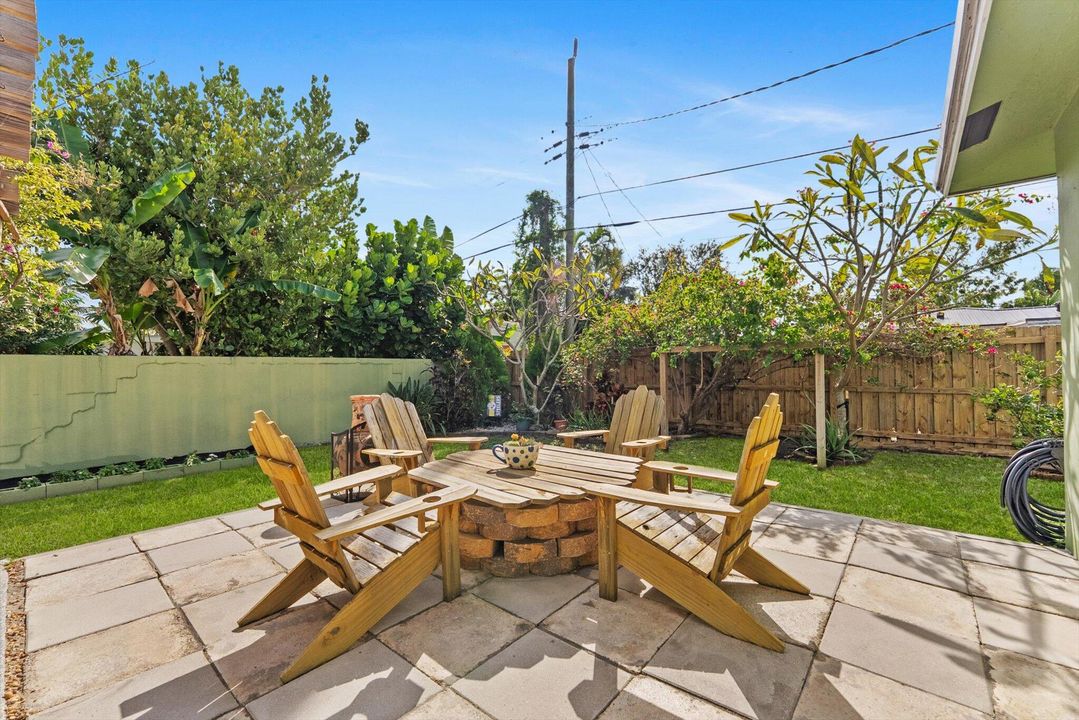 For Sale: $1,089,000 (3 beds, 2 baths, 1705 Square Feet)