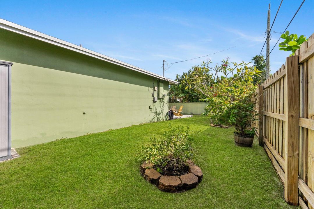 For Sale: $1,089,000 (3 beds, 2 baths, 1705 Square Feet)