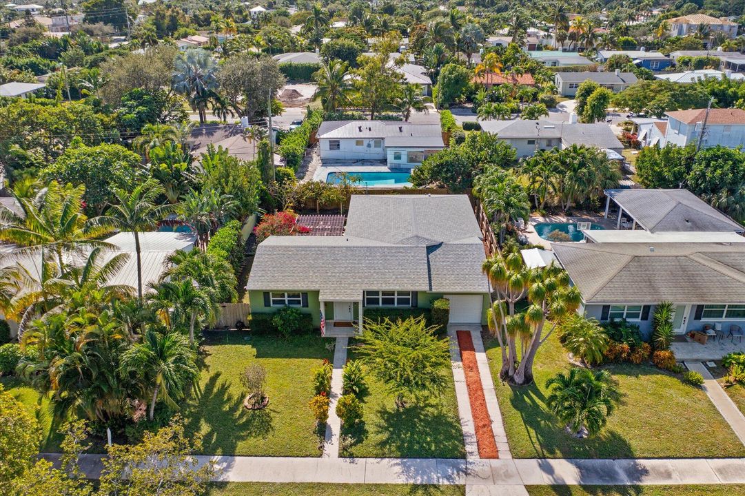 For Sale: $1,089,000 (3 beds, 2 baths, 1705 Square Feet)