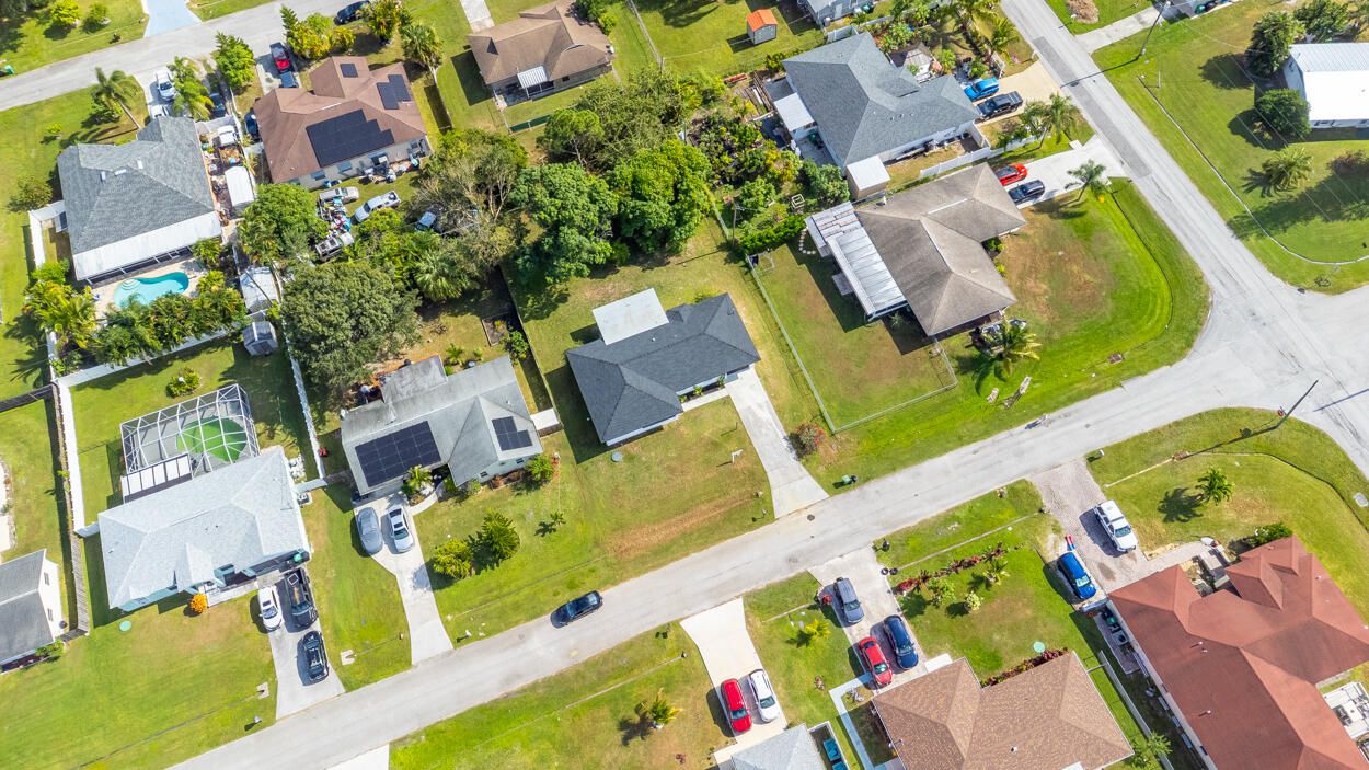 For Sale: $349,000 (3 beds, 2 baths, 1208 Square Feet)