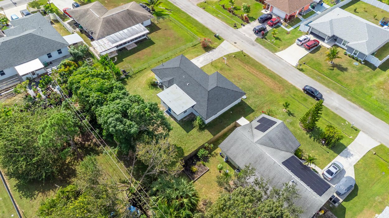 For Sale: $349,000 (3 beds, 2 baths, 1208 Square Feet)