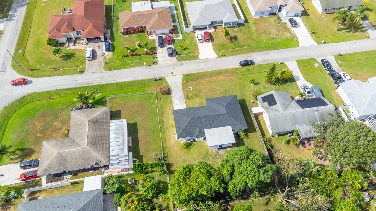 For Sale: $349,000 (3 beds, 2 baths, 1208 Square Feet)