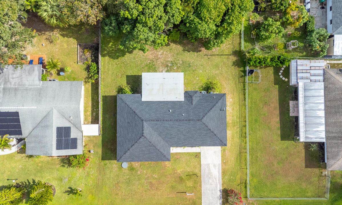 For Sale: $349,000 (3 beds, 2 baths, 1208 Square Feet)