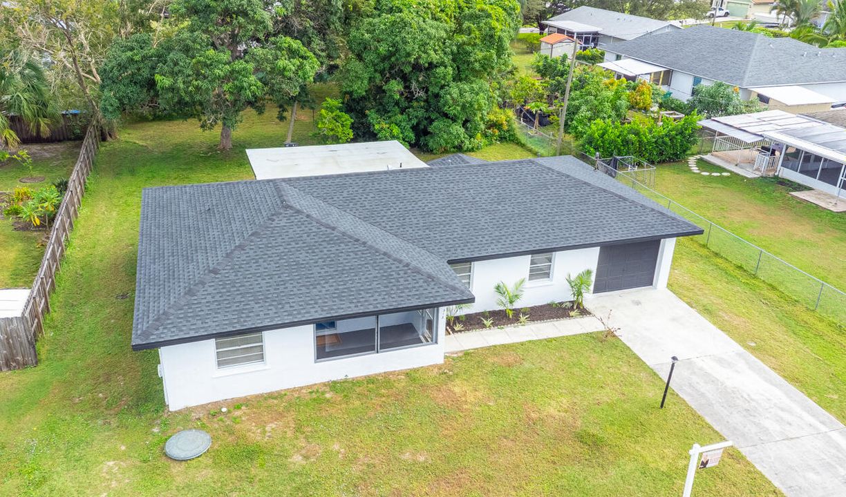 For Sale: $349,000 (3 beds, 2 baths, 1208 Square Feet)