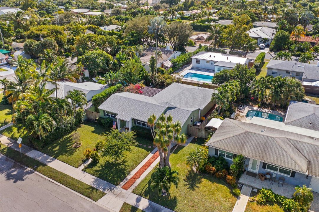 For Sale: $1,089,000 (3 beds, 2 baths, 1705 Square Feet)