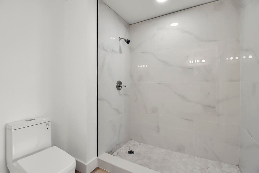 For Sale: $349,000 (3 beds, 2 baths, 1208 Square Feet)