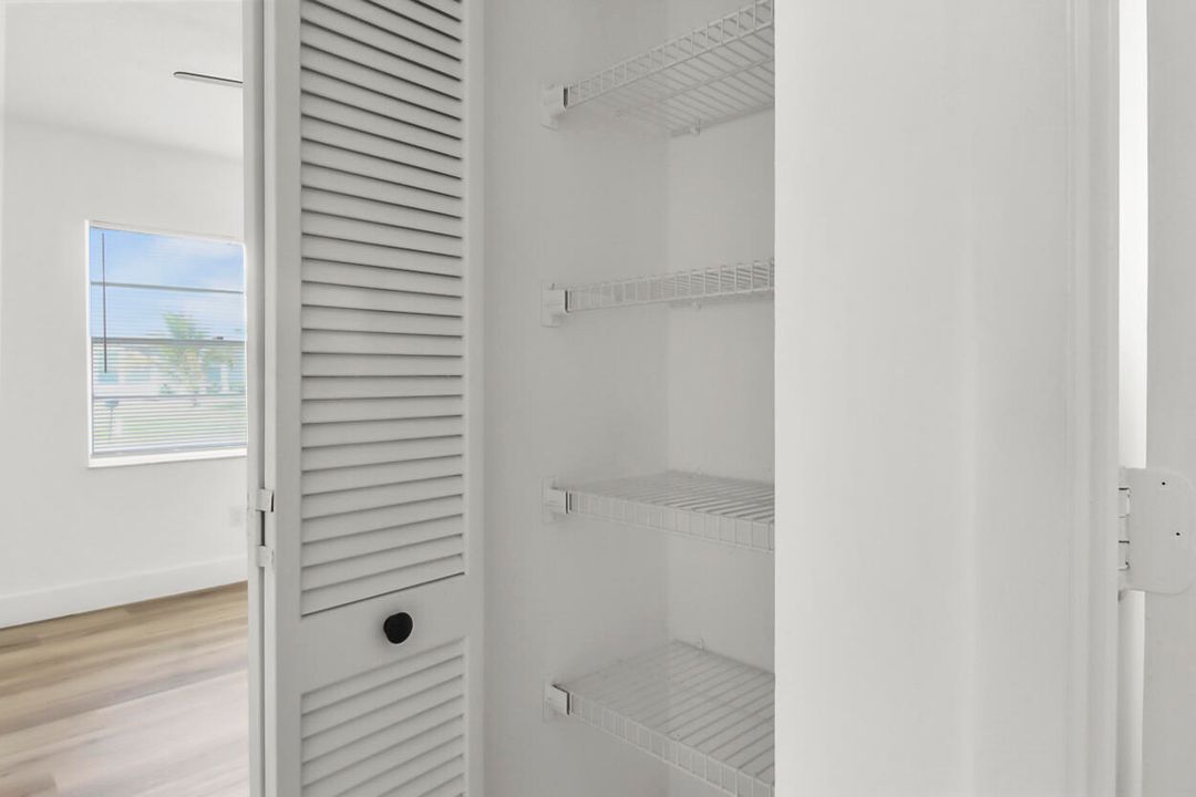 For Sale: $349,000 (3 beds, 2 baths, 1208 Square Feet)